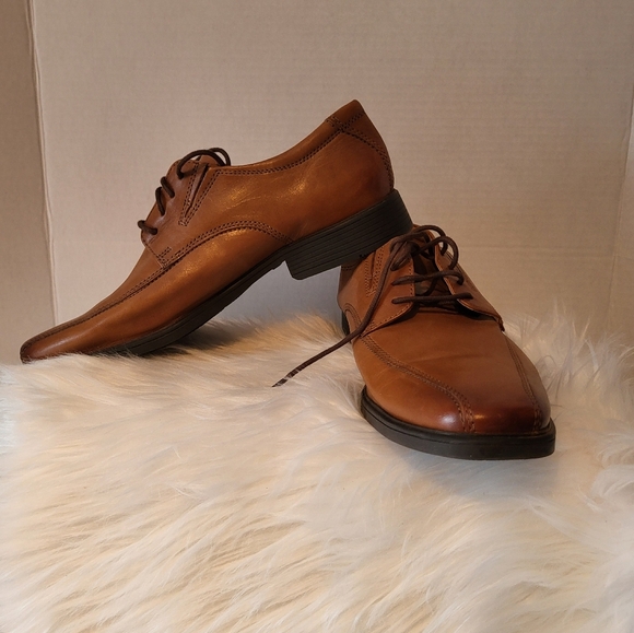 Clarks Men's Brown Leather Dress Shoes - Picture 2 of 7